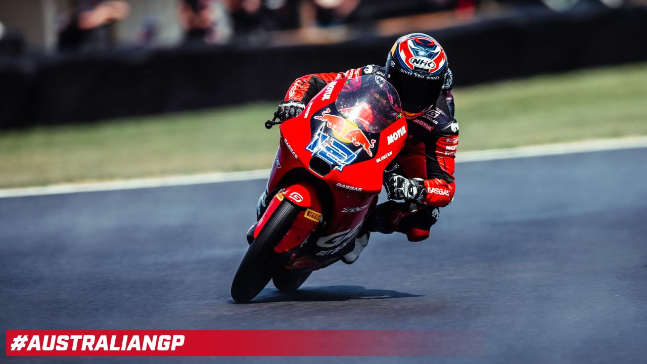 WET OPENING DAY OF THE AUSTRALIAN GRAND PRIX FOR HOLGADO AND ROULSTONE ON THE ISLAND