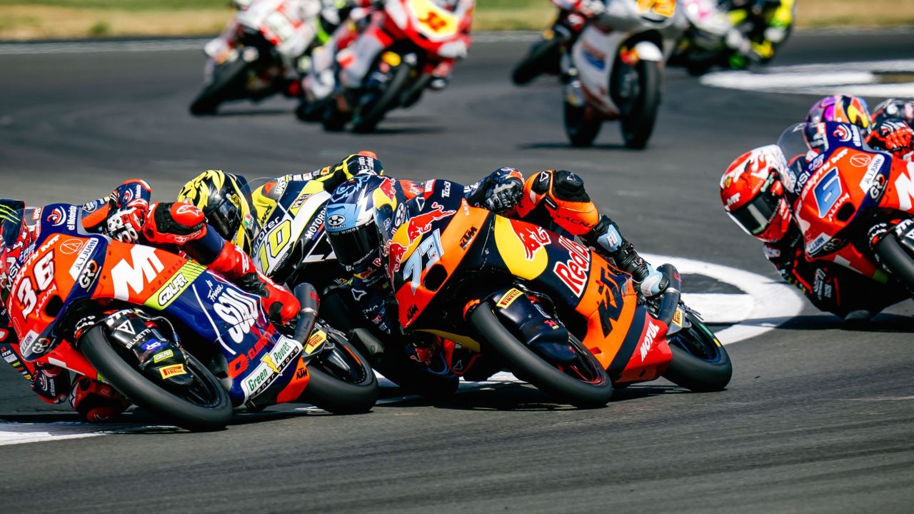 PERRONE EARNS STUNNING P5-FINISH IN FIRST TIME AT SILVERSTONE, ROULSTONE IN THE POINTS WITH 13TH