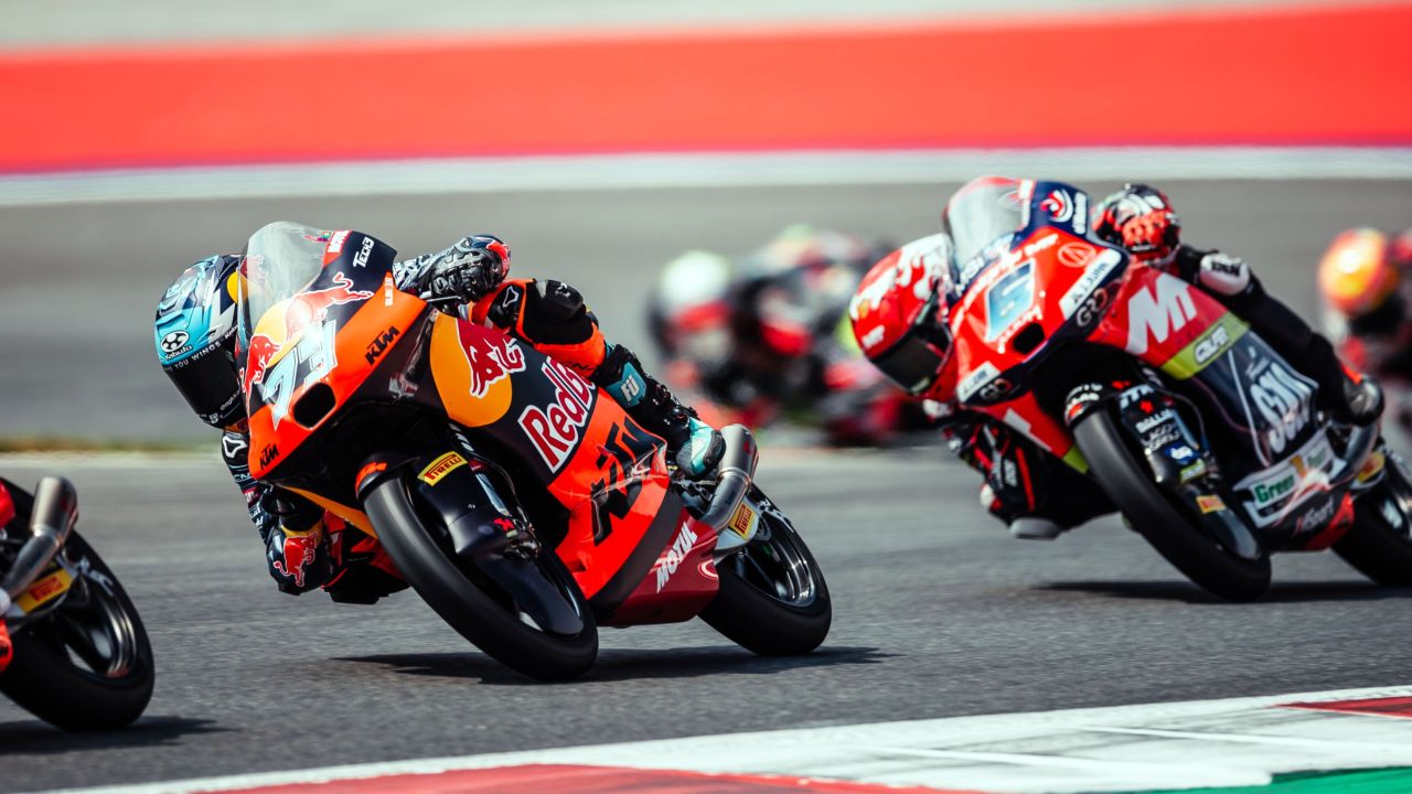 PERRONE DELIVERS STUNNING RACE FROM POLE, ROULSTONE IN THE POINTS WITH ENCOURAGING PACE